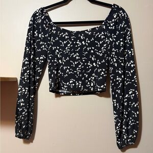 NWT LUSH Black and White Floral Long Sleeve Cropped Top Women's size Small
